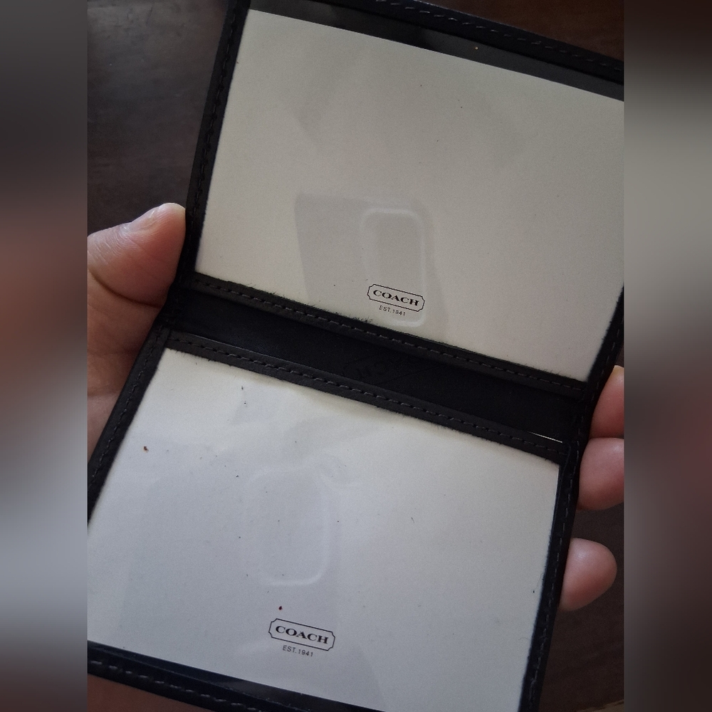 New Coach ID holder Case - Picture 3 of 6